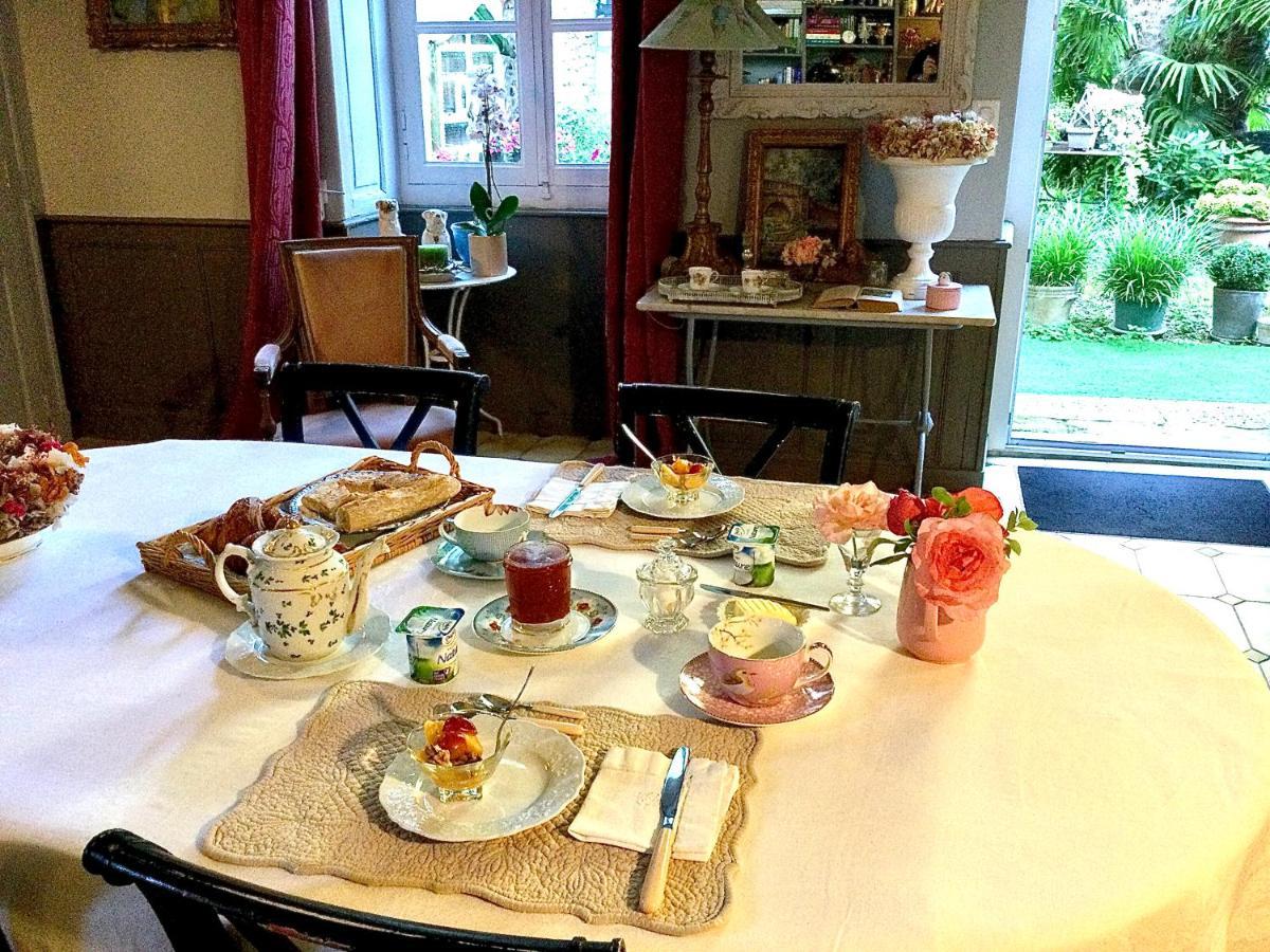 Saint-Jean-dʼAngély L'Orangerie Du General B&B 외부 사진